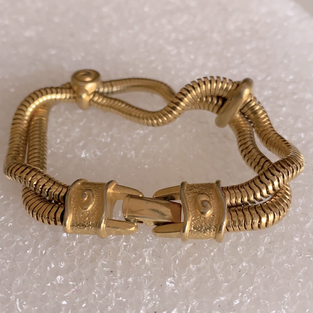 🌻Trifari Gold Toned Bracelet🌻
